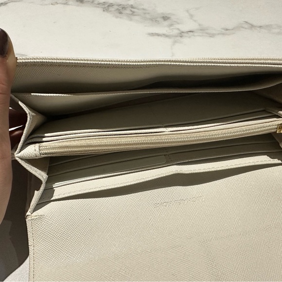 Michael Kors Wallet - Picture 9 of 11